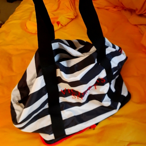 Victoria Secret Overnight/ Beach Bag - Picture 3 of 3
